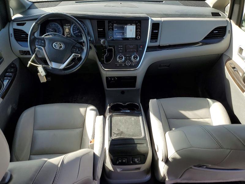 Photo 8 from auction – 2018 TOYOTA SIENNA XLE with VIN 5TDDZ3DC4JS205977