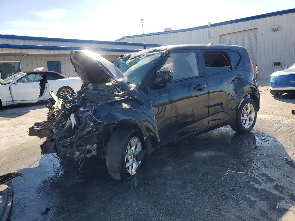 KIA SOUL 2021 with VIN KNDJ23AU5M7765929 - Photo from auction