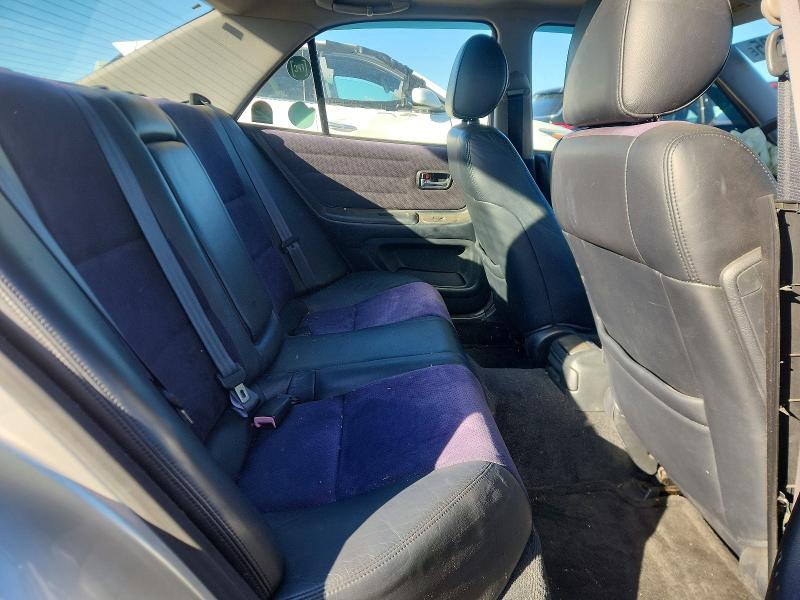 Photo 10 from auction – 2001 LEXUS IS with VIN JTHBD182210004527