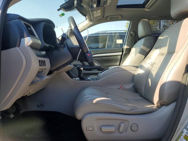 Photo 7 from auction – 2018 TOYOTA HIGHLANDER with VIN 5TDKZRFH5JS289021
