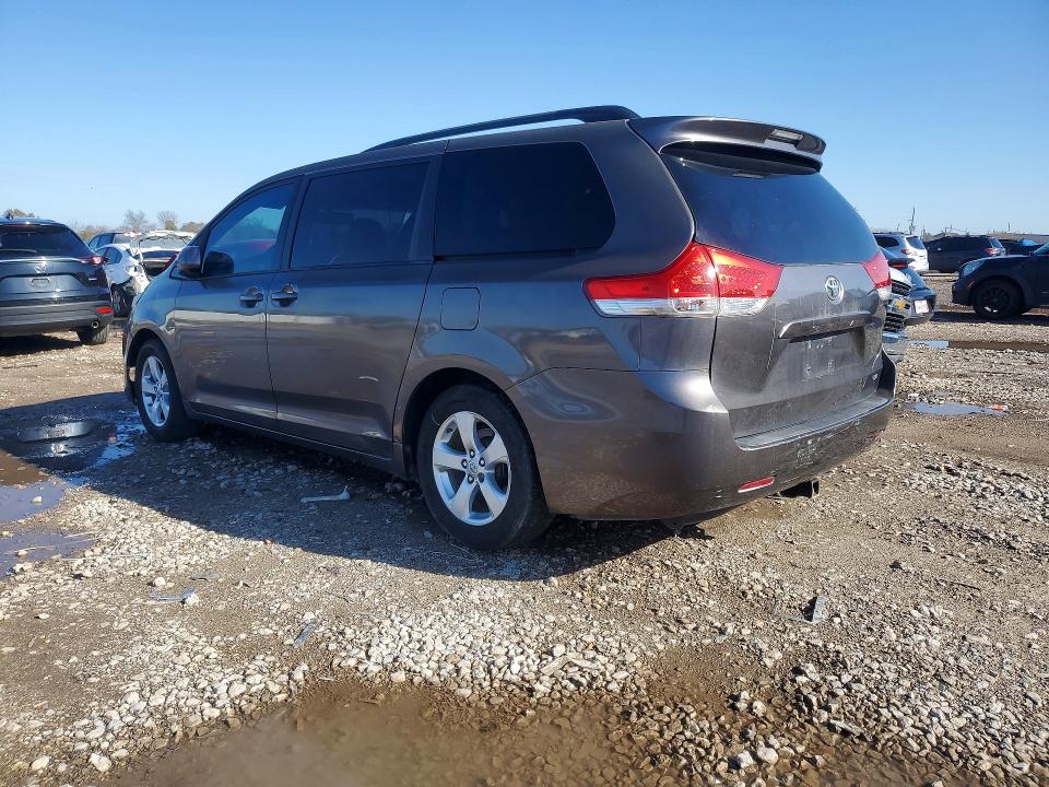 Photo 2 from auction – 2013 TOYOTA SIENNA with VIN 5TDKK3DC4DS373702