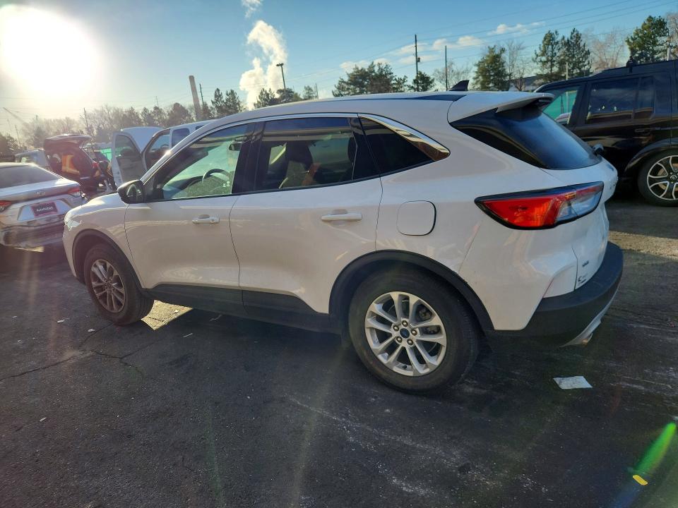 Photo 2 from auction – 2022 FORD ESCAPE SE with VIN 1FMCU0G68NUA62656