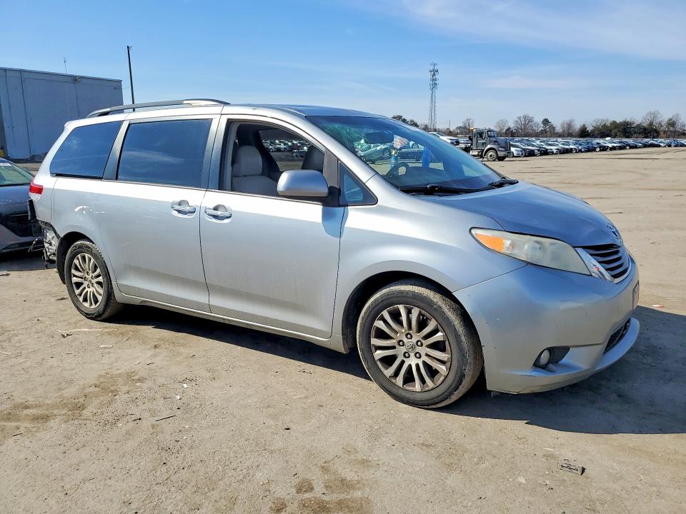 Photo 4 from auction – 2011 TOYOTA SIENNA with VIN 5TDYK3DC8BS143846