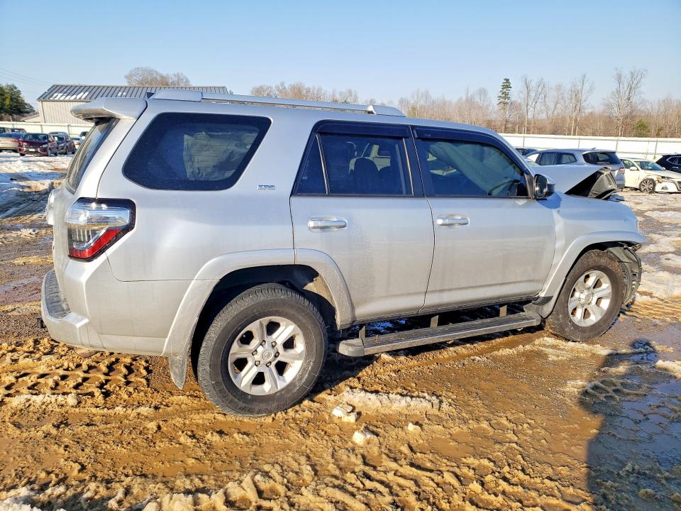 Photo 3 from auction – 2017 TOYOTA 4RUNNER with VIN JTEZU5JR0H5163604