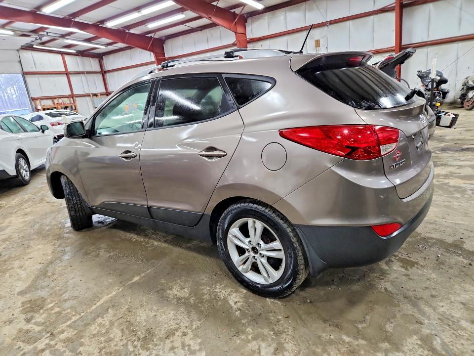 Photo 2 from auction – 2012 HYUNDAI TUCSON GLS with VIN KM8JUCAC0CU351406