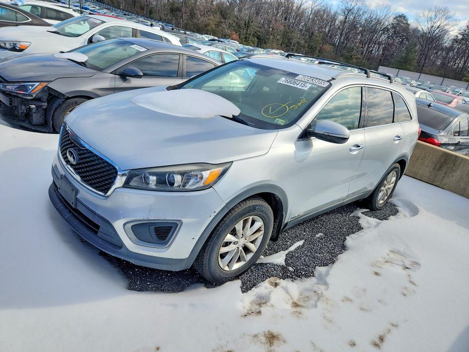 KIA SORENTO LX 2016 with VIN 5XYPGDA53GG013289 - Photo from auction