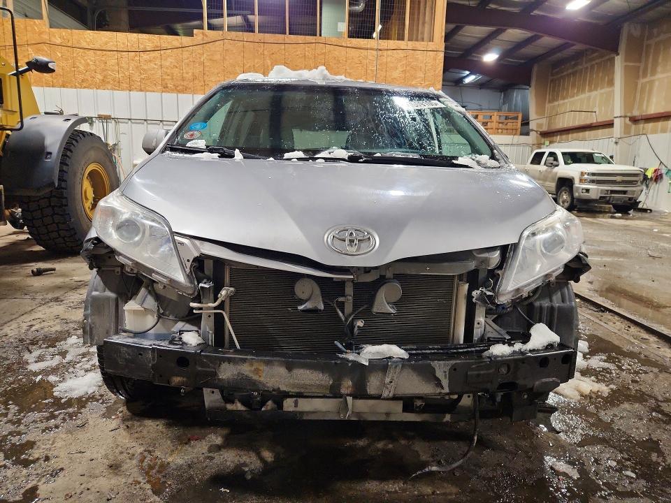 Photo 5 from auction – 2015 TOYOTA SIENNA with VIN 5TDKK3DC6FS547630
