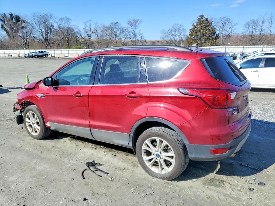 Photo 2 from auction – 2019 FORD ESCAPE with VIN 1FMCU9HDXKUB47334
