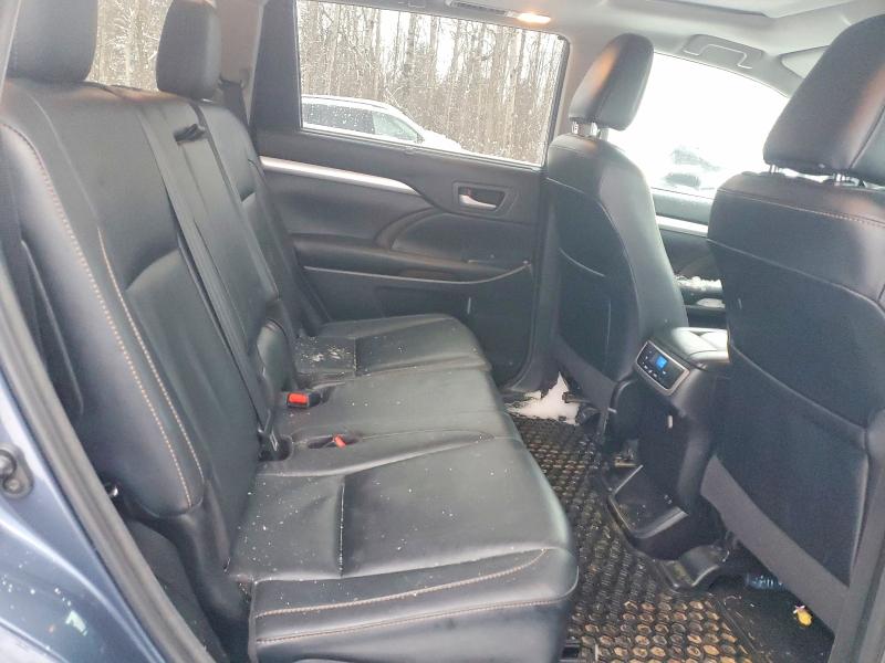 Photo 11 from auction – 2018 TOYOTA HIGHLANDER with VIN 5TDJZRFH4JS832595