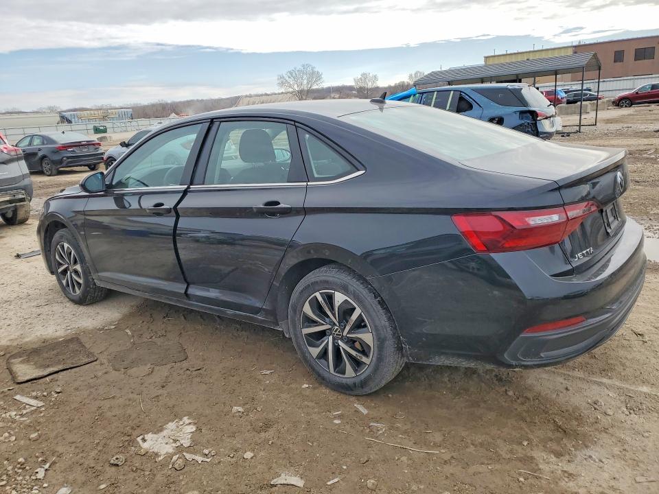 Photo 2 from auction – 2023 VOLKSWAGEN JETTA with VIN 3VW5M7BU7PM045203