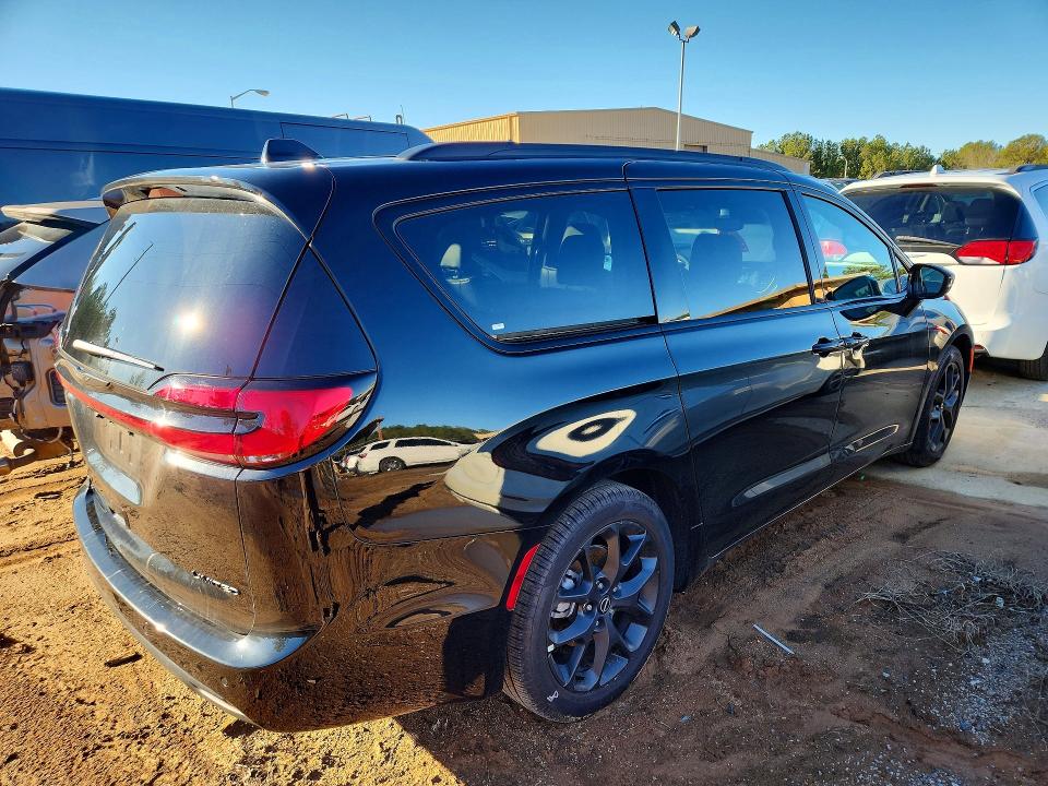 Photo 3 from auction – 2026 CHRYSLER PACIFICA with VIN 2C4RC1GG2TR169986