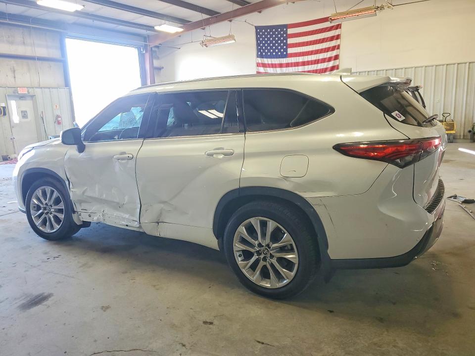 Photo 2 from auction – 2022 TOYOTA HIGHLANDER with VIN 5TDXBRCH5NS543038