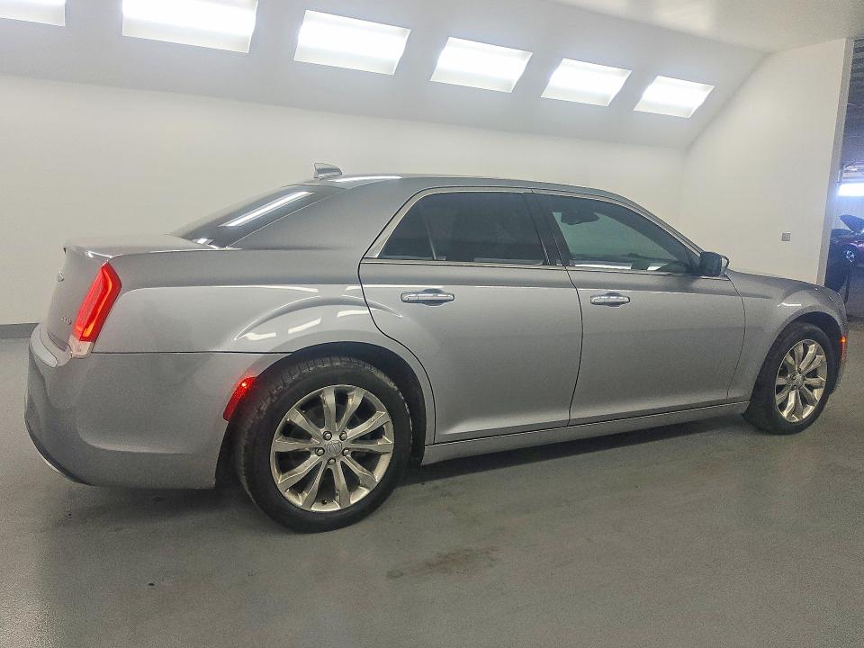 Photo 3 from auction – 2018 CHRYSLER 300 with VIN 2C3CCAKG7JH165386