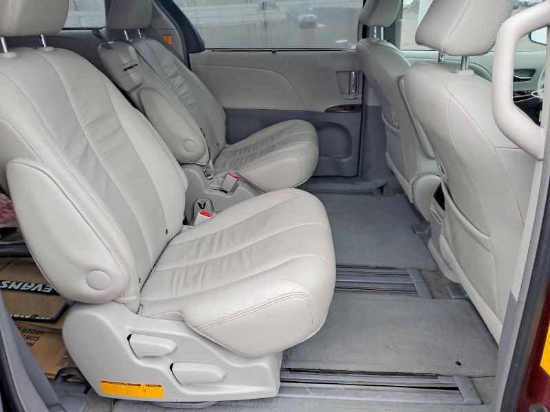 Photo 11 from auction – 2012 TOYOTA SIENNA with VIN 5TDYK3DC4CS233609