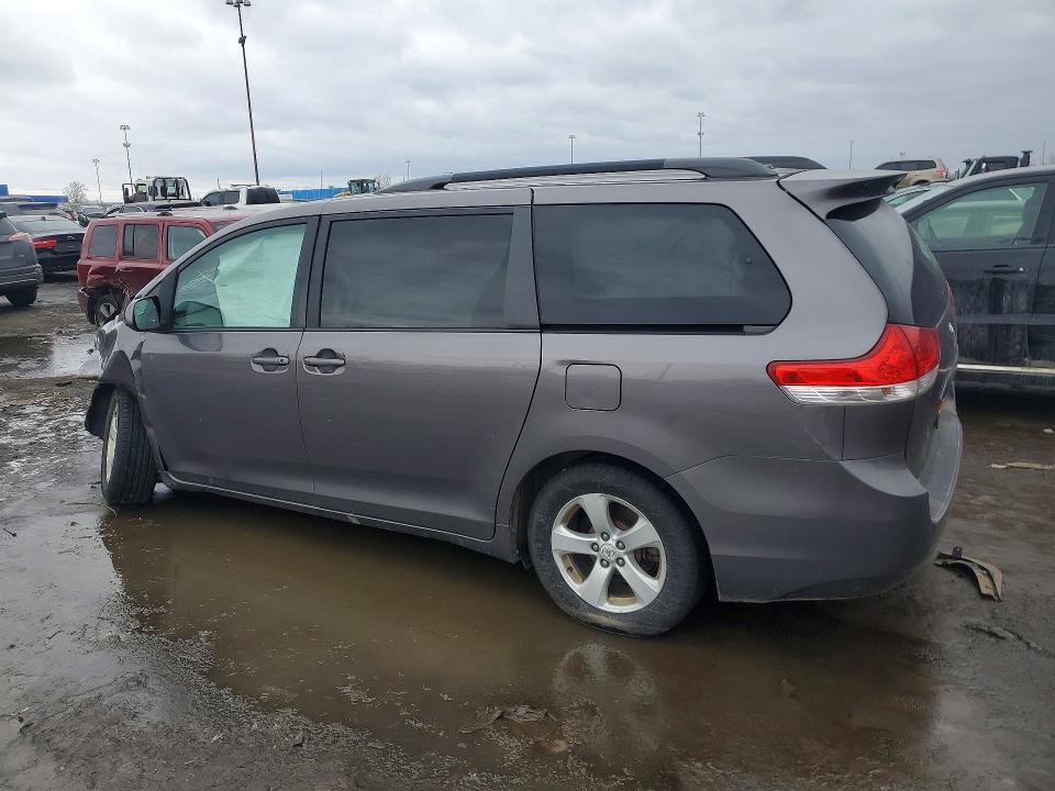صورة رقم 2 من المزاد - 2011 TOYOTA SIENNA مع VIN 5TDKK3DC5BS072465