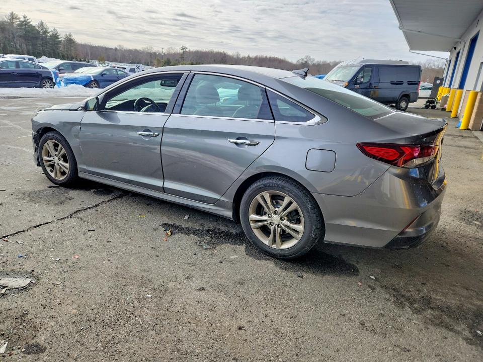 Photo 2 from auction – 2019 HYUNDAI SONATA with VIN 5NPE34AF2KH755177