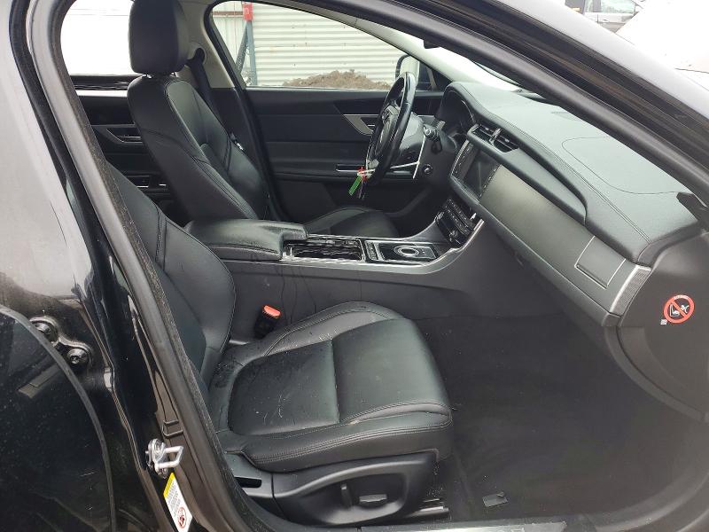 Photo 7 from auction – 2016 JAGUAR XF PREMIUM with VIN SAJBJ4BV6GCY22074
