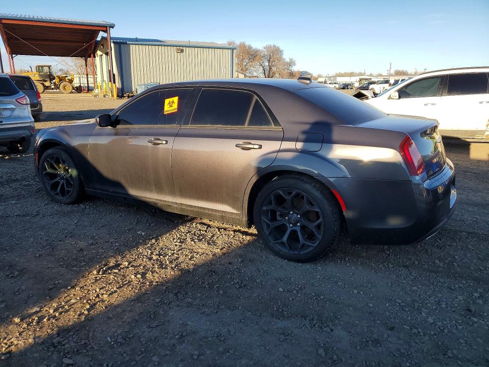 Photo 2 from auction – 2019 CHRYSLER 300 with VIN 2C3CCABG5KH538863