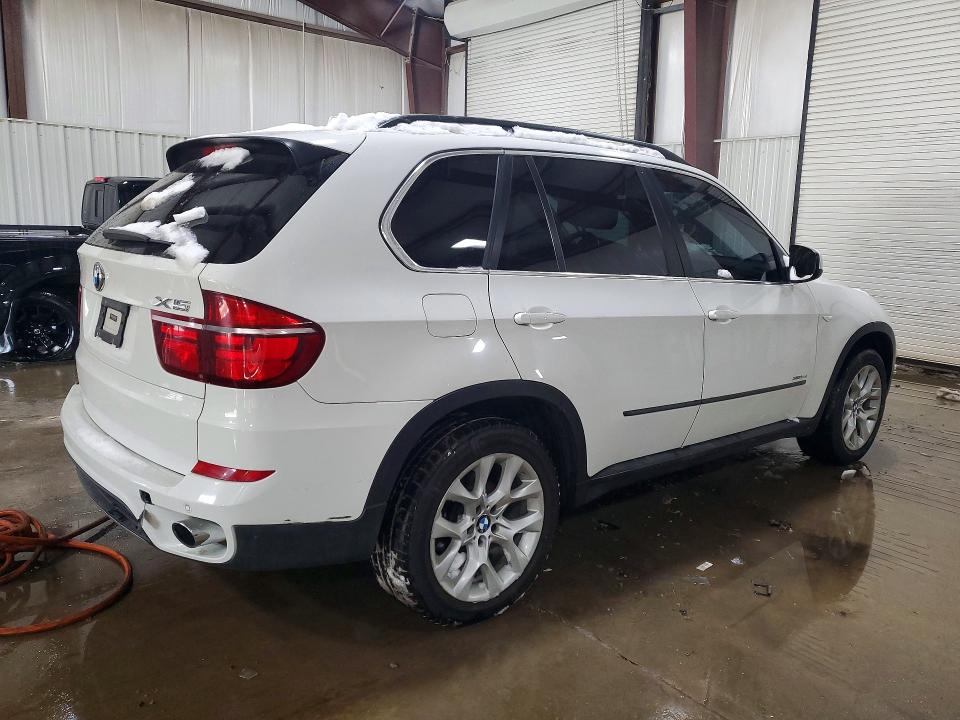 Photo 3 from auction – 2013 BMW X5 XDRIVE3 with VIN 5UXZV4C58D0G56705