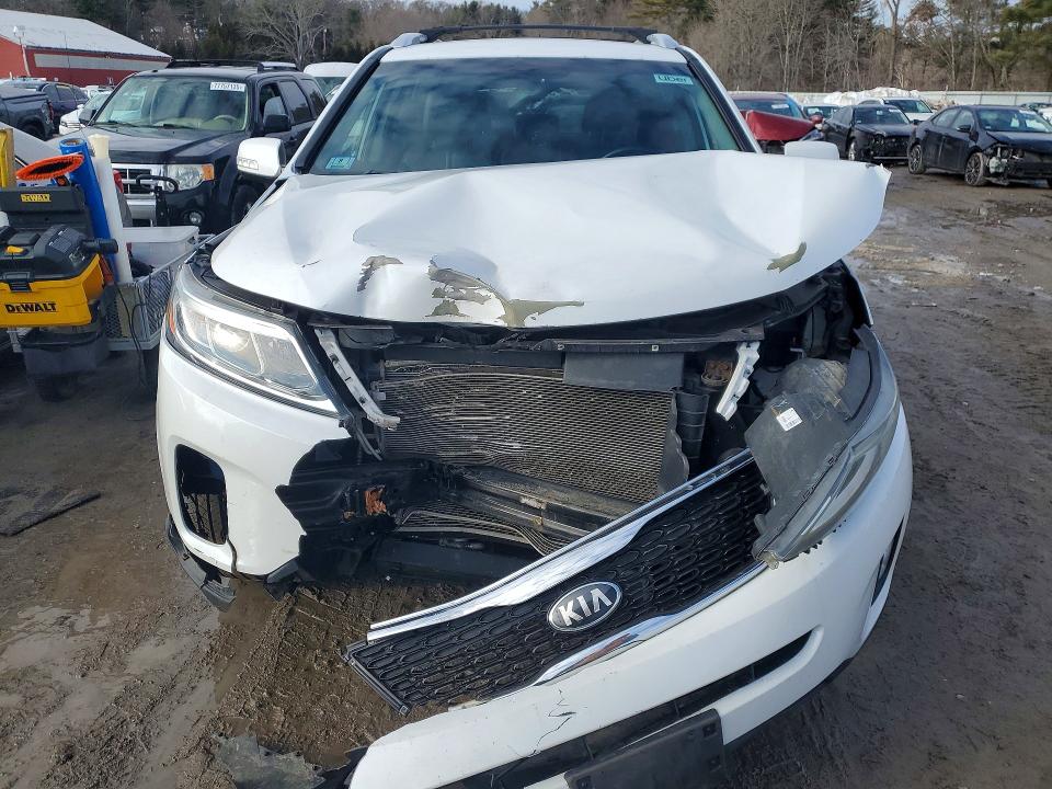 Photo 5 from auction – 2015 KIA SORENTO LX with VIN 5XYKTCA6XFG652650