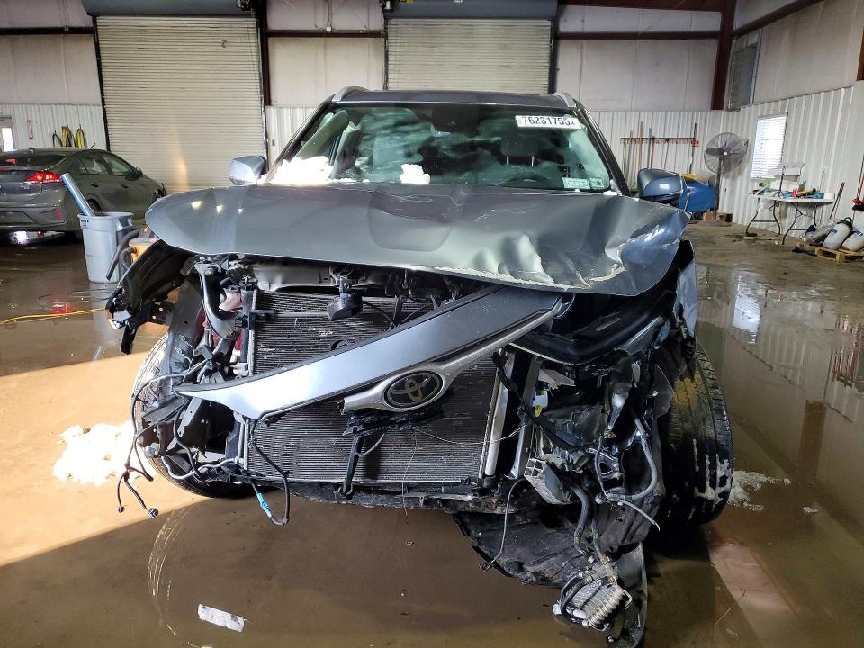 Photo 5 from auction – 2022 TOYOTA HIGHLANDER with VIN 5TDGZRBH5NS229144
