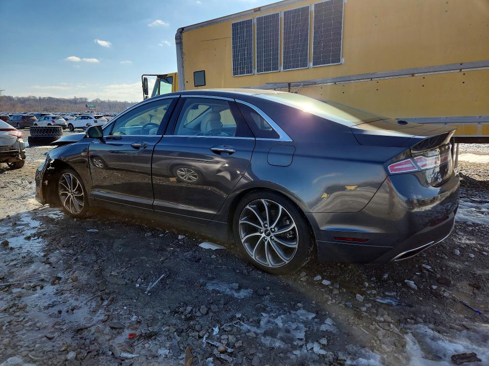 Photo 2 from auction – 2019 LINCOLN MKZ with VIN 3LN6L5C96KR631875