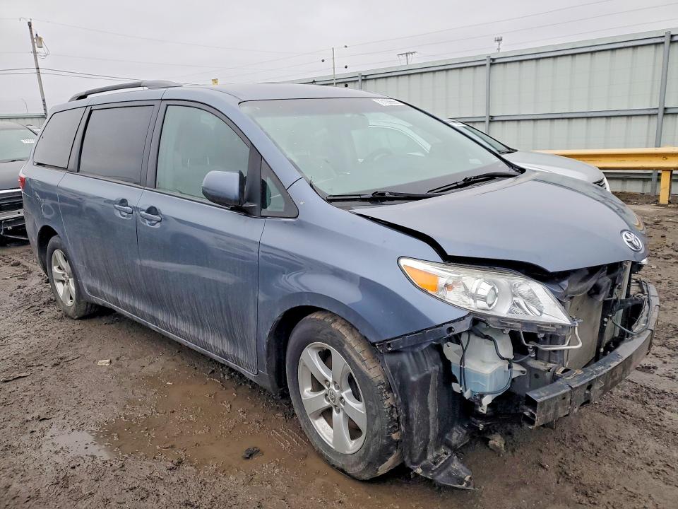 Photo 4 from auction – 2015 TOYOTA SIENNA with VIN 5TDKK3DC4FS614404