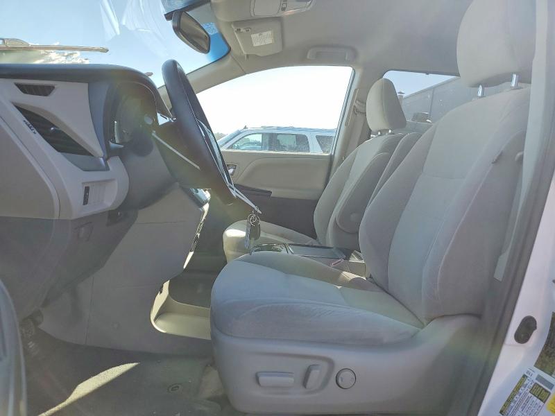 Photo 7 from auction – 2017 TOYOTA SIENNA with VIN 5TDKZ3DC8HS786966
