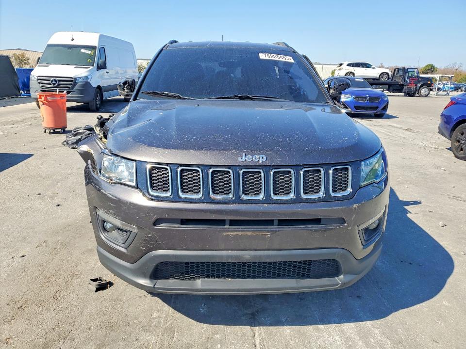 Photo 5 from auction – 2018 JEEP COMPASS with VIN 3C4NJDBB0JT145553