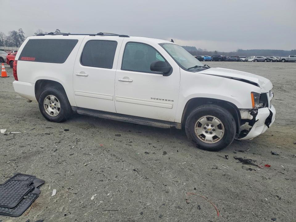 Photo 4 from auction – 2013 CHEVROLET SUBURBAN with VIN 1GNSCHE04DR334564