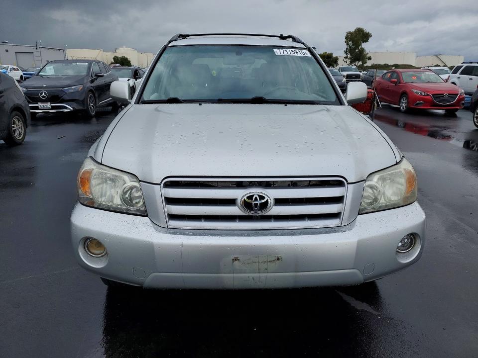 Photo 5 from auction – 2004 TOYOTA HIGHLANDER with VIN JTEGD21A940080177