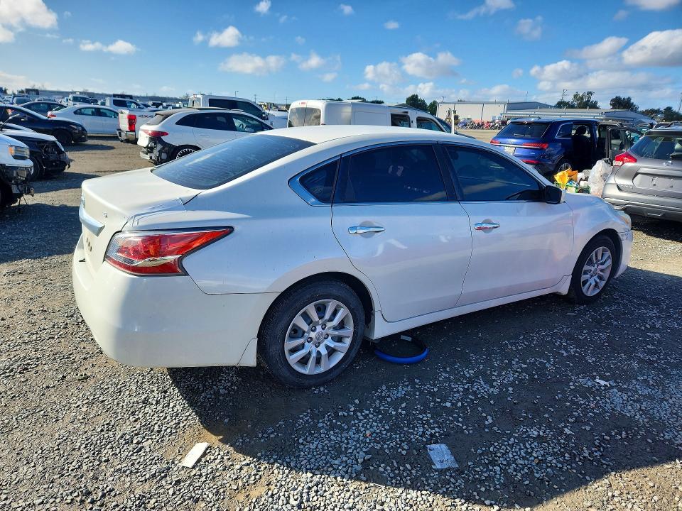 Photo 3 from auction – 2015 NISSAN ALTIMA with VIN 1N4AL3AP0FC464881