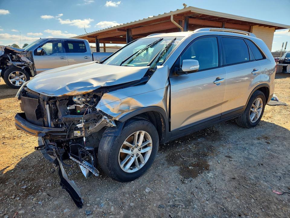 KIA SORENTO 2015 with VIN 5XYKT3A64FG662297 - Photo from auction