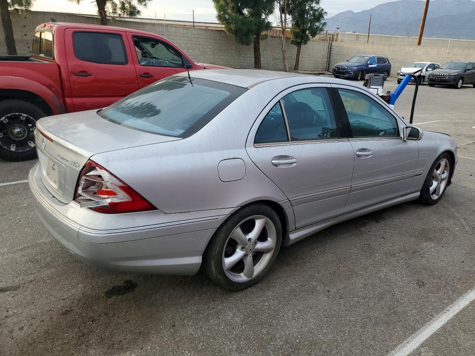 Photo 3 from auction – 2005 MERCEDES-BENZ C with VIN WDBRF40J85F616991