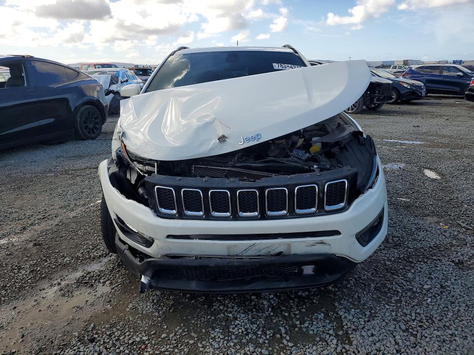 Photo 5 from auction – 2019 JEEP COMPASS with VIN 3C4NJCBB2KT637366