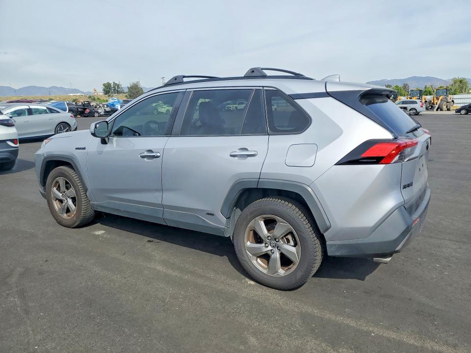 Photo 2 from auction – 2020 TOYOTA RAV4 with VIN JTMDWRFV1LD056937