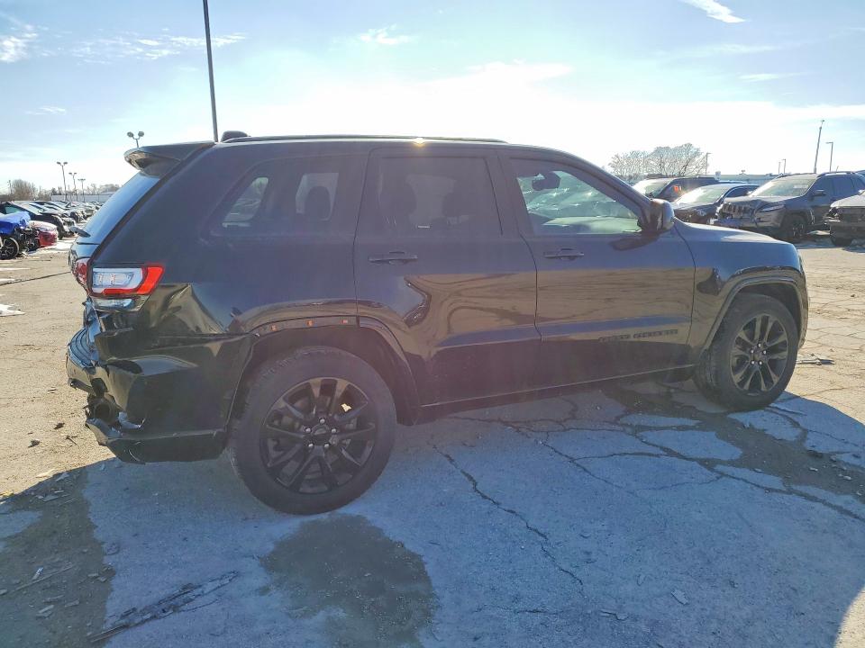 Photo 3 from auction – 2017 JEEP GRAND CHER with VIN 1C4RJFAGXHC895350