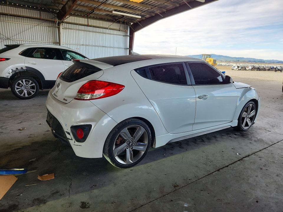 Zdjęcie 3 z aukcji – 2013 HYUNDAI VELOSTER T z VIN KMHTC6AE9DU097744