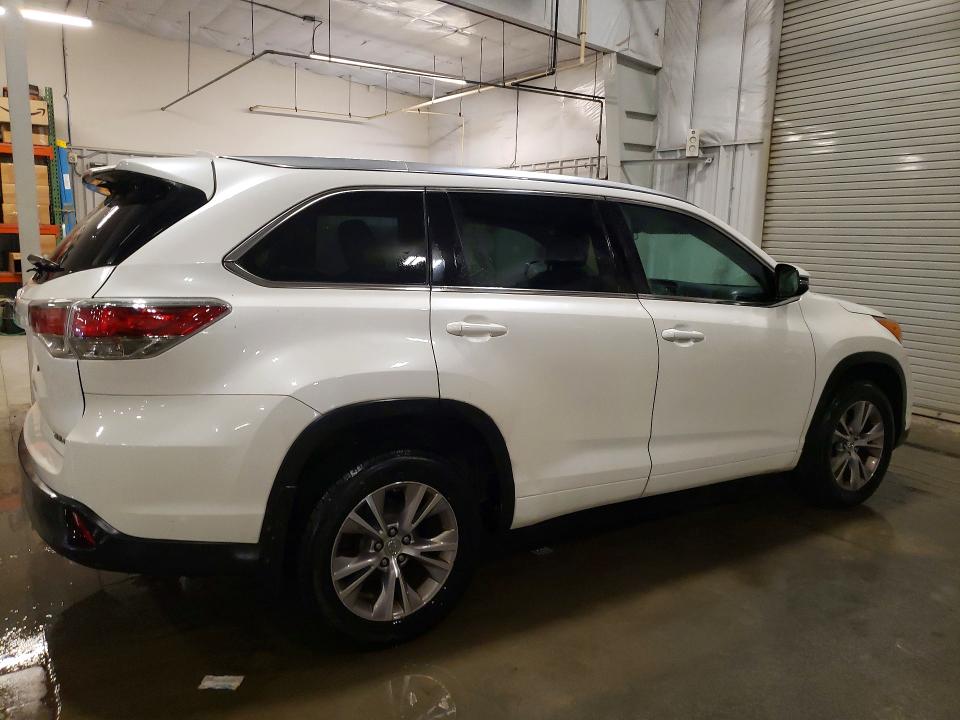 Photo 3 from auction – 2014 TOYOTA HIGHLANDER with VIN 5TDJKRFH8ES066512