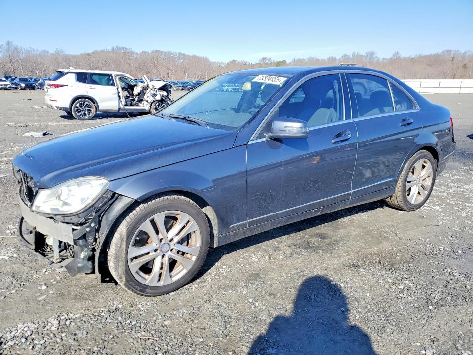 MERCEDES-BENZ C 300 4MAT 2013 with VIN WDDGF8AB3DG125850 - Photo from auction