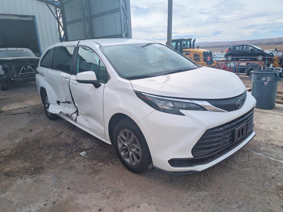 Photo 4 from auction – 2025 TOYOTA SIENNA with VIN 5TDKRKEC1SS239988