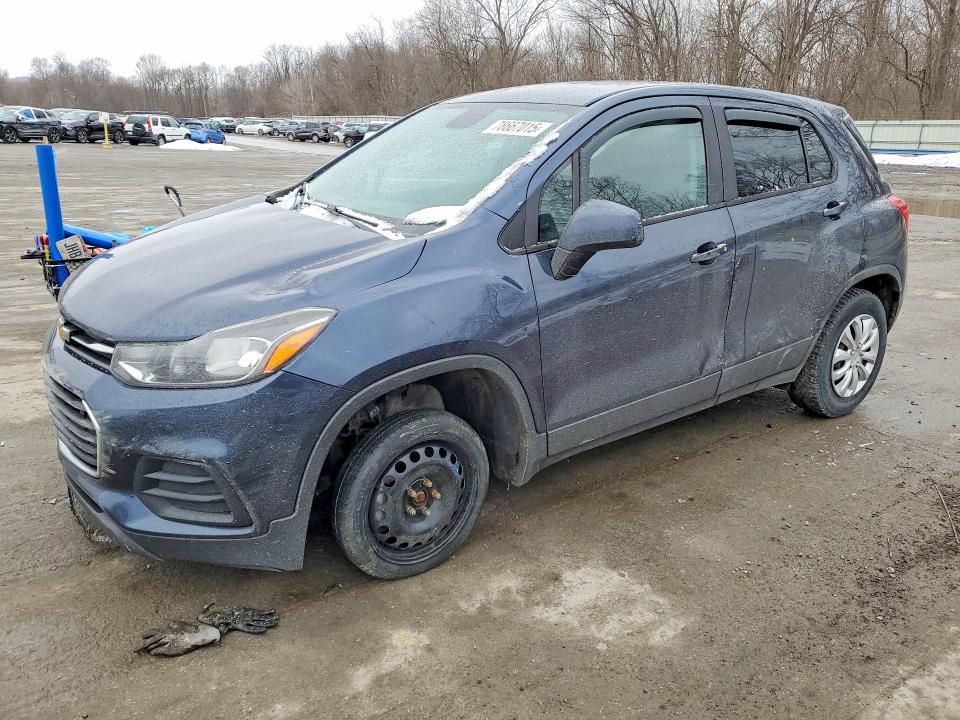 CHEVROLET TRAX 2018 with VIN 3GNCJNSB8JL372767 - Photo from auction