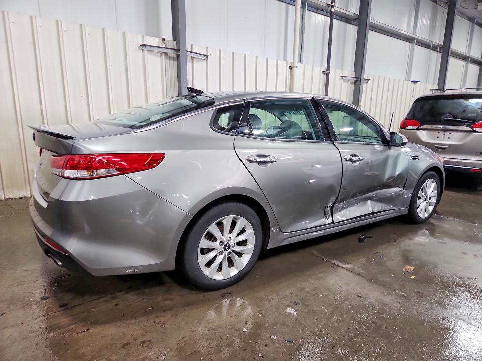 Photo 3 from auction – 2016 KIA OPTIMA EX with VIN 5XXGU4L33GG081326