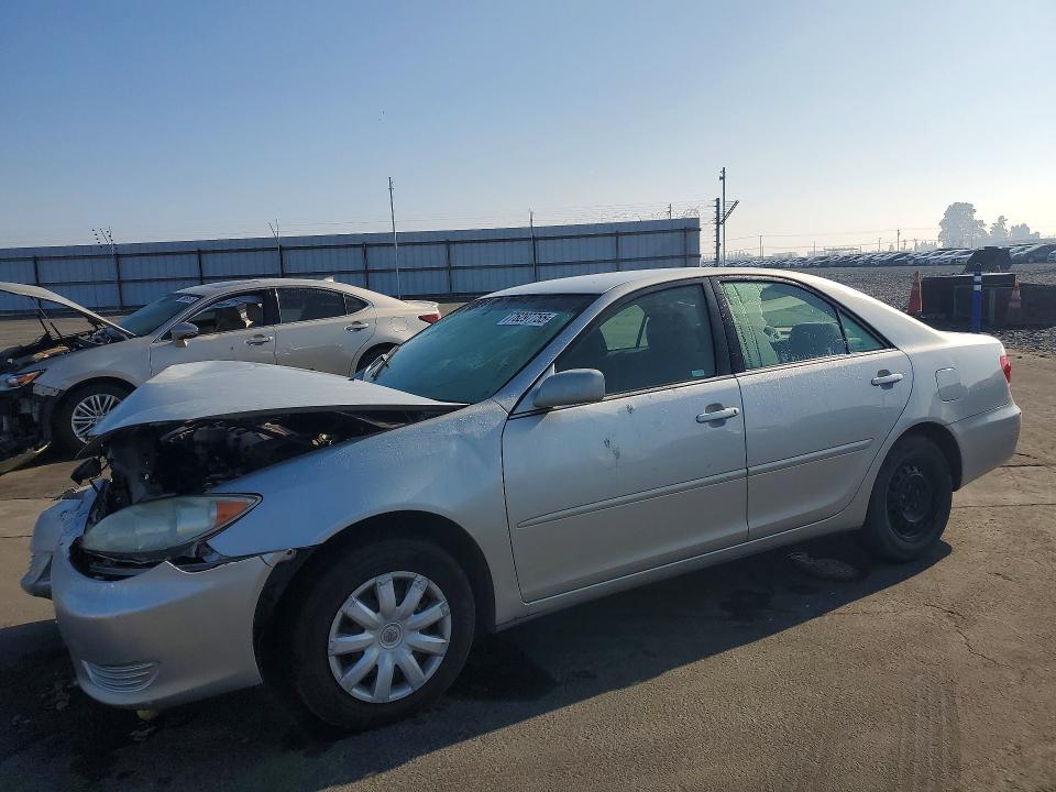 TOYOTA CAMRY LE 2005 with VIN 4T1BE32K65U592204 - Photo from auction