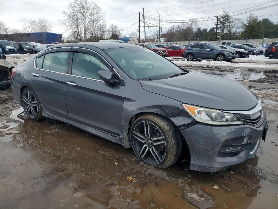 Photo 4 from auction – 2017 HONDA ACCORD with VIN 1HGCR2F55HA073633