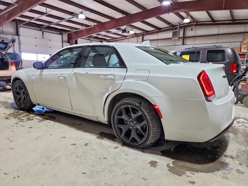 Photo 2 from auction – 2023 CHRYSLER 300 TOURIN with VIN 2C3CCADG3PH505963