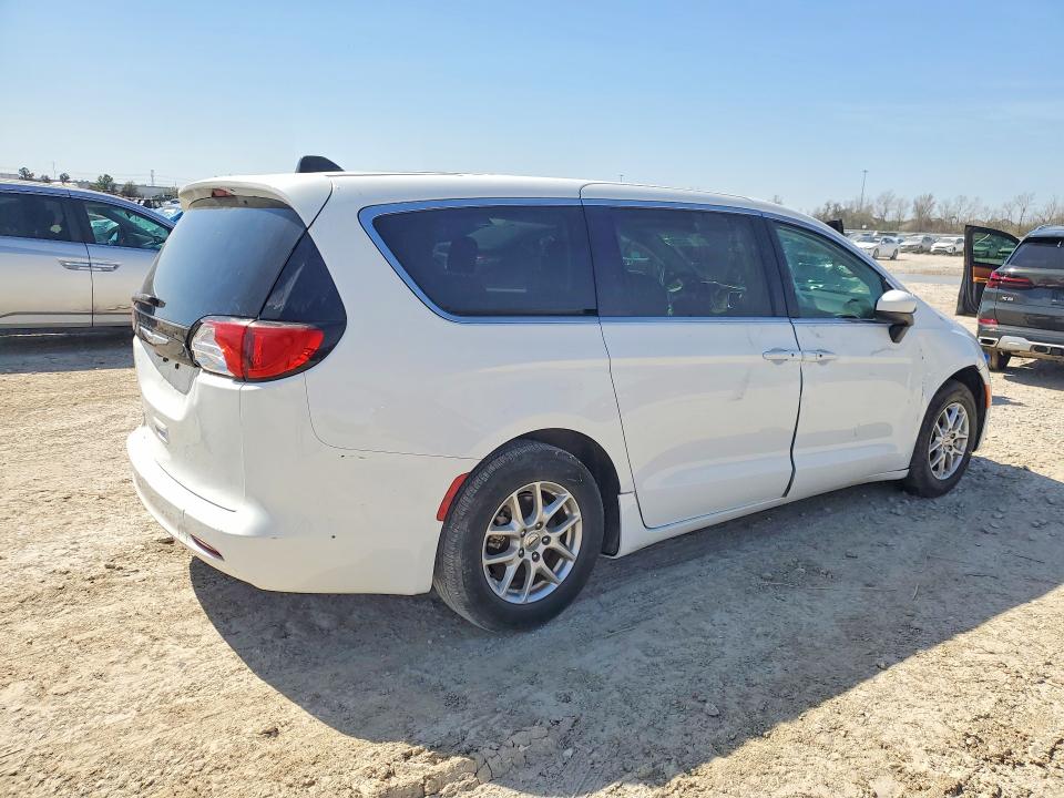 Photo 3 from auction – 2023 CHRYSLER VOYAGER with VIN 2C4RC1CG7PR577637