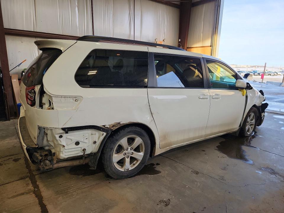 Photo 3 from auction – 2017 TOYOTA SIENNA with VIN 5TDKZ3DC1HS868988