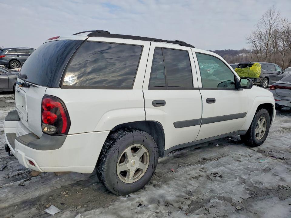 Photo 3 from auction – 2005 CHEVROLET TRAILBLAZE with VIN 1GNDT13S752251905