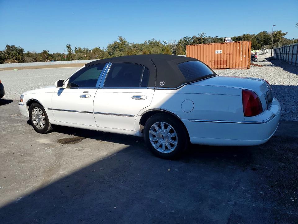 Photo 2 from auction – 2010 LINCOLN TOWN CAR S with VIN 2LNBL8CV6AX613342